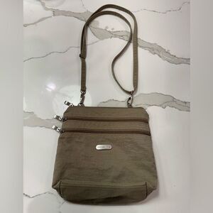 Baggallini crossbody beige purse bag